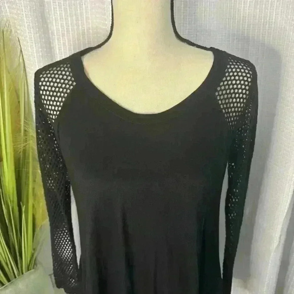 Alexis Women’s M Blouse Open Crochet Knit Long Sleeves Black Tunic Top - Picture 2 of 12